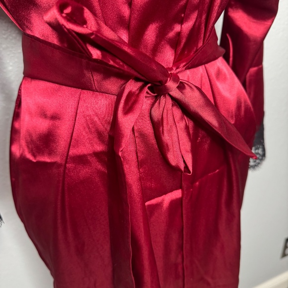 Women's Red  Short Satin Robe with Black Lace Trim size XL - Picture 6 of 13